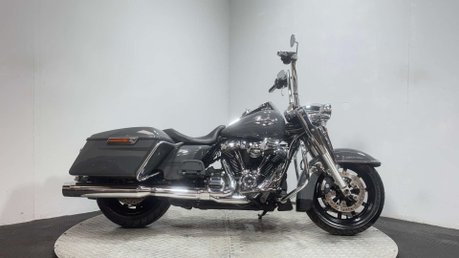 Harley-Davidson Touring 1745 FLHR ROADKING 2017 8K CUSTOM BAGGER MOT 1 OFF BIKE 1