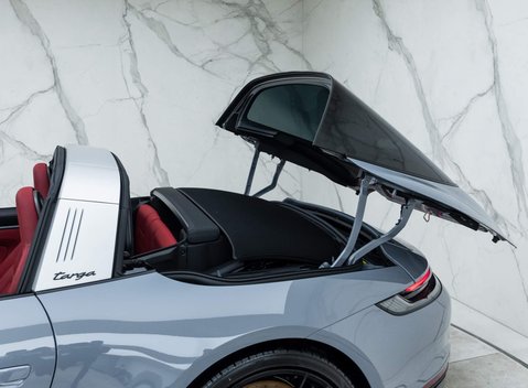 Porsche 911 Targa 4 GTS (992) 40