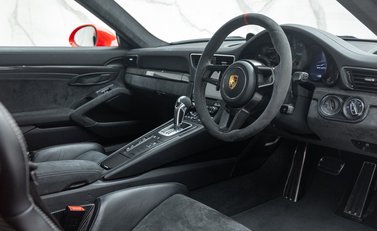 Porsche 911 GT2 RS Weissach (991) 13