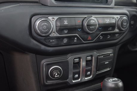 Jeep Wrangler Sahara Multijet II 18