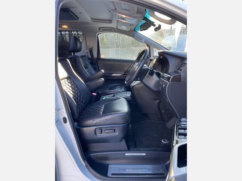 Toyota Vellfire 28