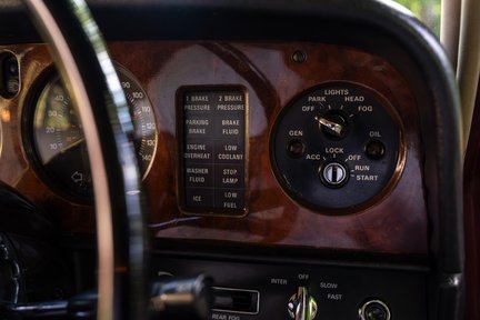 Rolls-Royce Silver Shadow II 18