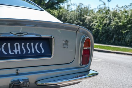 Aston Martin DB6 Mark II 13