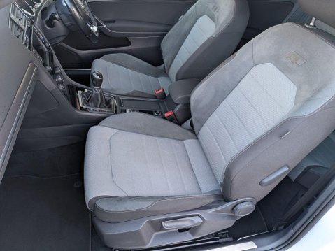 Volkswagen Golf 1.4 TSI BlueMotion Tech ACT R-Line Edition Euro 6 (s/s) 3dr 23