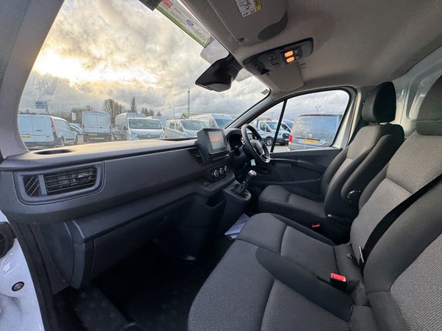 Renault Trafic LWB L2H1 Low Roof Advance Ll30 Air Cruise SELECT 12