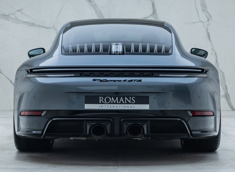 Porsche 911 Carrera 4 GTS (992.2) 8