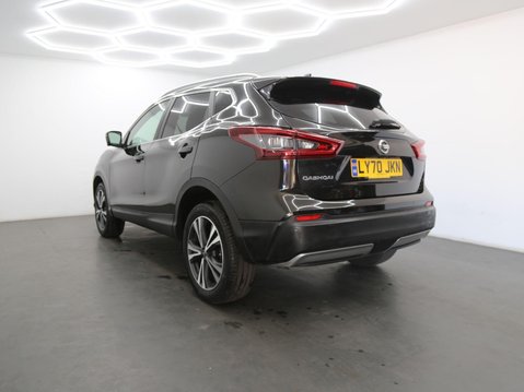 Nissan Qashqai 1.3 DIG-T N-Connecta Euro 6 (s/s) 5dr 7