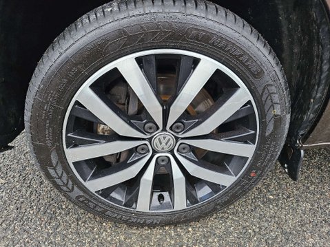 Volkswagen Caravelle 2.0 BiTDI BlueMotion Tech Executive MPV 5dr Diesel DSG 4Motion Euro 6 (s/s) 62
