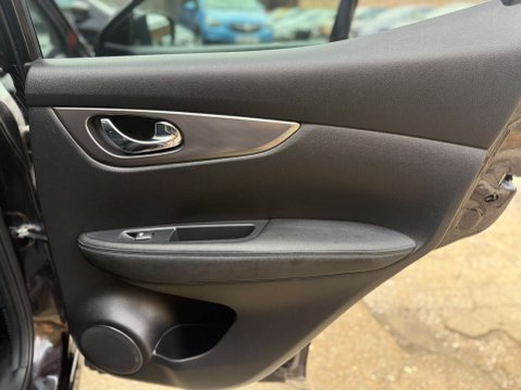 Nissan Qashqai 1.3 DIG-T N-Connecta SUV 5dr Petrol Manual 14