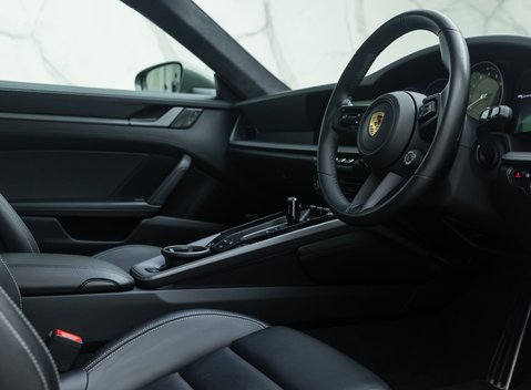 Porsche 911 Carrera S (992) 13