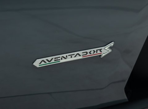Lamborghini Aventador S LP 740-4 ROADSTER 34