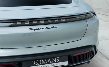 Porsche Taycan TURBO 29
