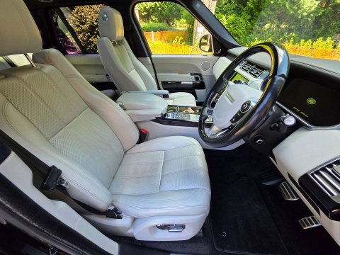 Land Rover Range Rover 3.0 Range Rover Vogue TDV6 Auto 4WD 5dr 18