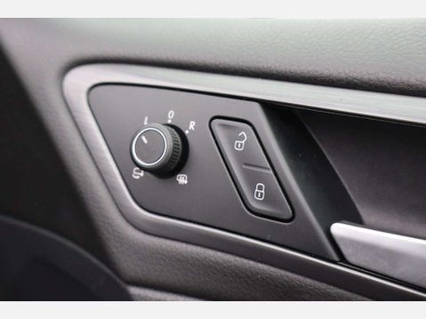 Volkswagen Golf 2.0 Golf SE Nav TDI BlueMotion Technology Semi-Auto 5dr 20