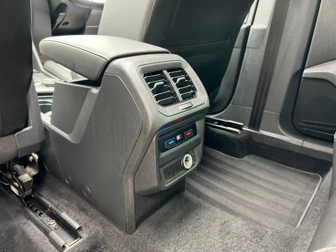 Volkswagen Tiguan R-LINE TDI BMT 4MOTION DSG 77