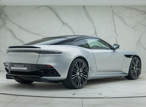 Aston Martin DBS Superleggera 6