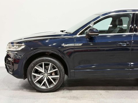 Volkswagen Touareg 3.0 TDI V6 R-Line SUV 5dr Diesel Tiptronic 4Motion Euro 6 (s/s) (286 ps) 19