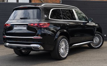 Mercedes-Benz GLS 600 Maybach 4