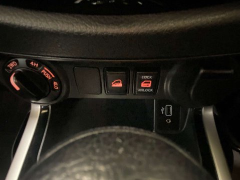 Nissan Navara 2.3 Navara Tekna dCi Auto 4WD 5dr 24