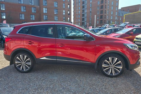 Renault Kadjar SIGNATURE NAV TCE AUTOMATIC..GLASS ROOF..9 SERVICES..1 FORMER KEEPER  10