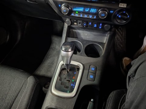 Toyota Hilux INVINCIBLE 4WD D-4D DCB 14