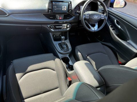 Hyundai i30 T-GDI FASTBACK SE NAV 41