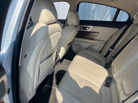 Jaguar XF 3.0d S V6 Portfolio Auto Euro 5 (s/s) 4dr 33