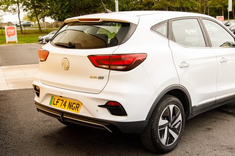 MG ZS SE 8