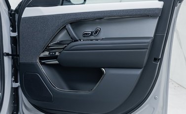 Land Rover Range Rover Sport D300 Dynamic SE 26