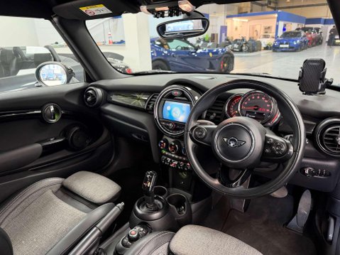 Mini Convertible 1.5 Cooper Convertible 2dr Petrol Steptronic Euro 6 (s/s) (136 ps) 42