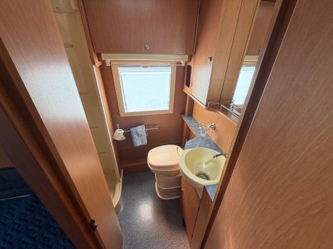 Laika Evovip R718 FIXED BED 4 BERTH LOW PROFILE COACH BUILT MOTORHOME 23