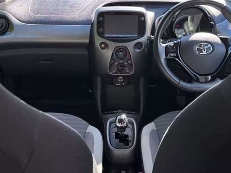 Toyota Aygo 1.0 VVT-i x-play Hatchback 5dr Petrol x-shift Euro 6 (71 ps) 5