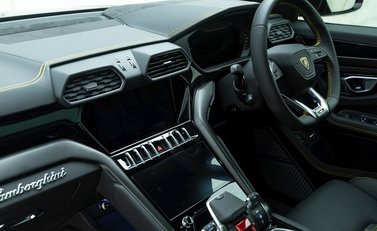 Lamborghini Urus 16