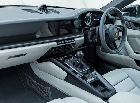 Porsche 911 Carrera GTS (992) 22
