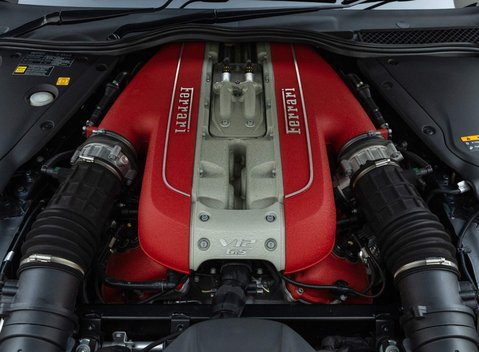 Ferrari 812 Superfast 37