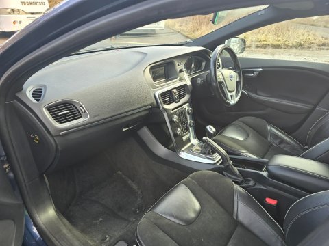 Volvo V40 D2 R-DESIGN 10