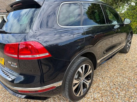 Volkswagen Touareg 3.0 TDI V6 BlueMotion Tech R-Line Tiptronic 4WD Euro 6 (s/s) 5dr 10