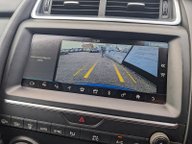 Jaguar E-Pace R-DYNAMIC HSE 32