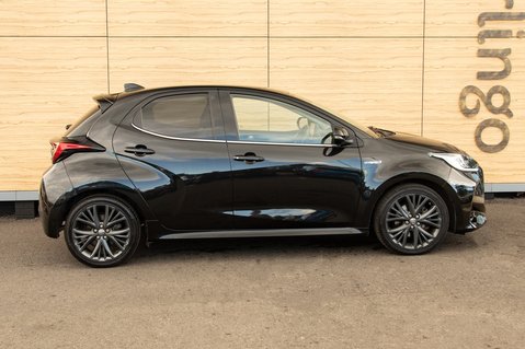 Toyota Yaris EXCEL FHEV 12