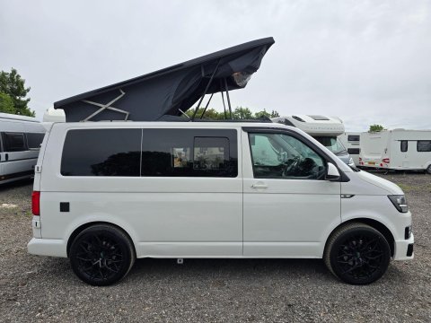 Volkswagen Campervan Summers Day Campers 22