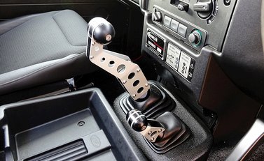 Land Rover Defender 90 Bowler Edition 11