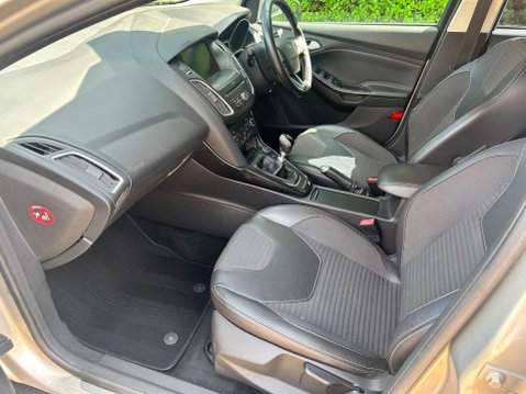 Ford Focus TITANIUM X 25