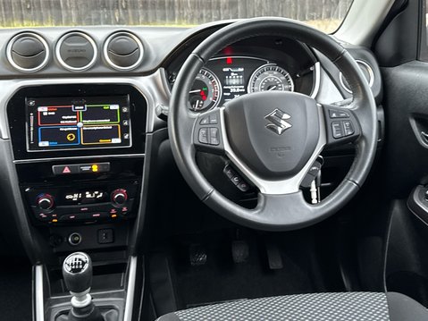 Suzuki Vitara SZ-T BOOSTERJET MHEV 34