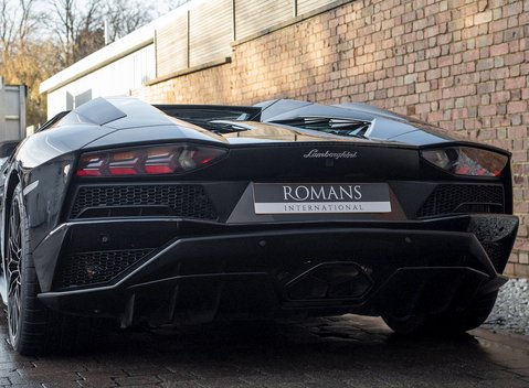 Lamborghini Aventador S LP740-4 Roadster 27