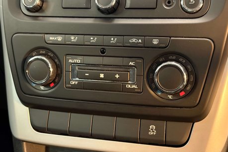 Skoda Yeti 2.0 TDI SE Plus SUV 5dr Diesel Manual 4WD Euro 5 (140 ps) 57