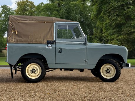 Land Rover Series II A 4