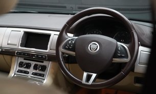 Jaguar XF D V6 PREMIUM LUXURY SPORTBRAKE One Owner Full History Rev Cam  25