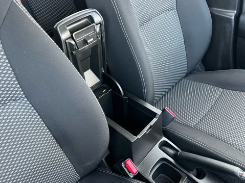 Suzuki Vitara SZ-T MHEV 29