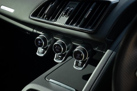 Audi R8 5.2 FSI V10 Plus S Tronic quattro Euro 6 (s/s) 2dr 39