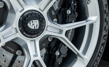 Porsche 911 GT3 TOURING (992) 34